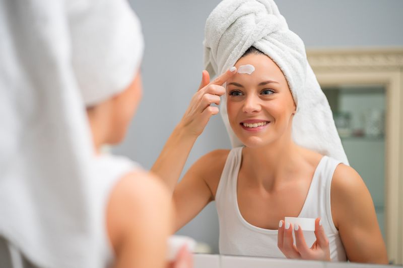 What Should a Woman's Skin Care Routine Be